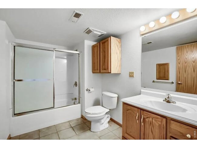 Building Photo - 557 Trailwood Cir