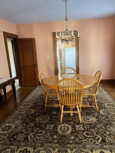 Building Photo - 719 W 2nd St