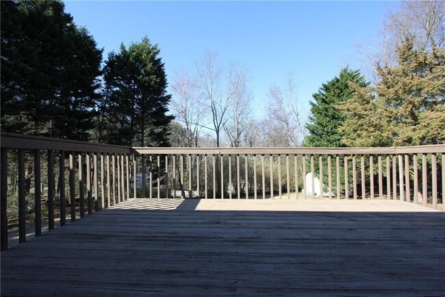 Building Photo - 1825 Skyline Dr