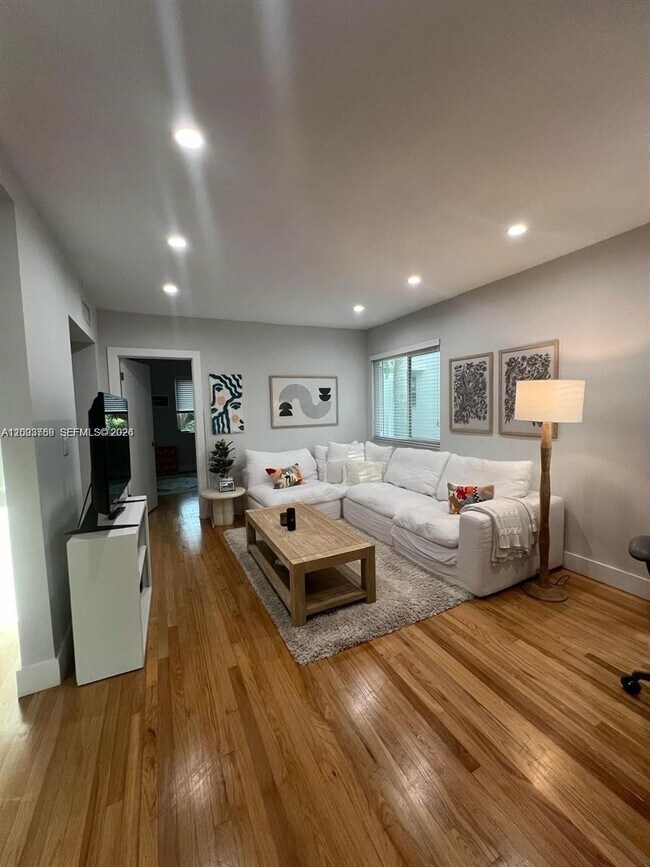 Building Photo - 685 SW 19th Rd