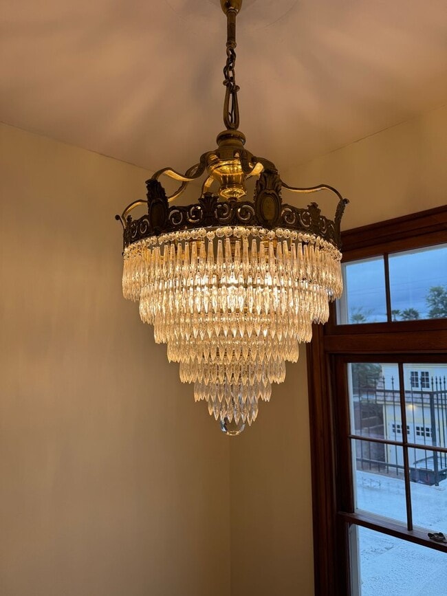 Building Photo - WONDERFUL HISTORIC 5 BED 3 BATH PROPERTY WITH CARRIAGE HOUSE