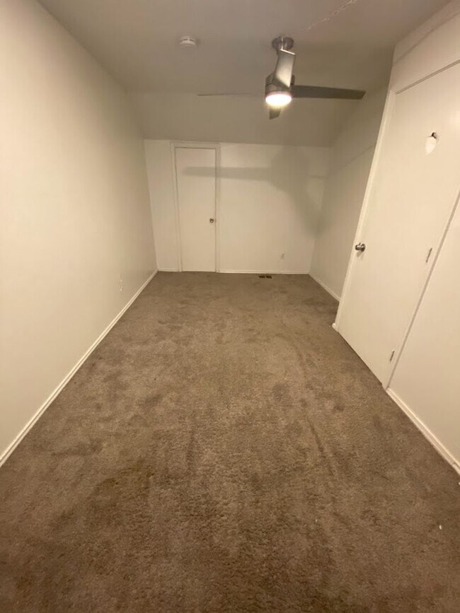 Building Photo - WATERFORD WEST CAMPUS - 4 BEDROOM - $2800