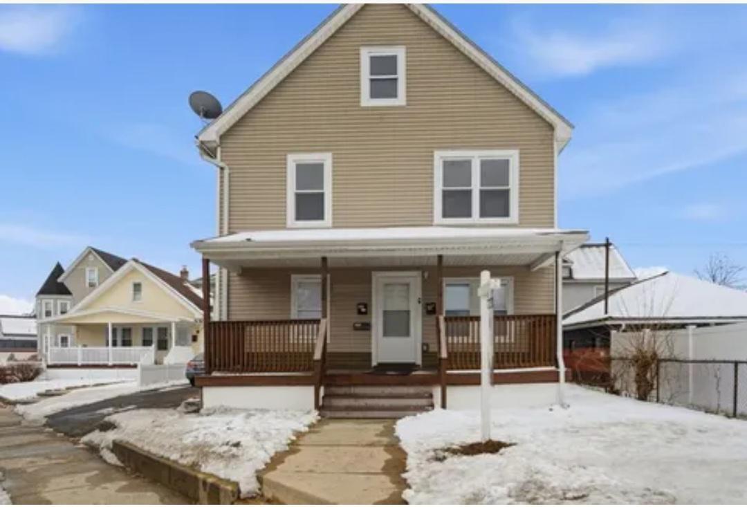 Building Photo - 884 Liberty St