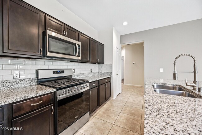 Building Photo - 31027 W Mulberry Dr