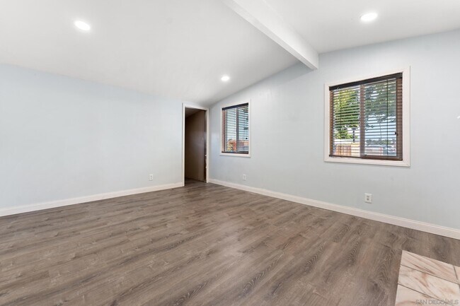 Building Photo - 1217 Holly Ave