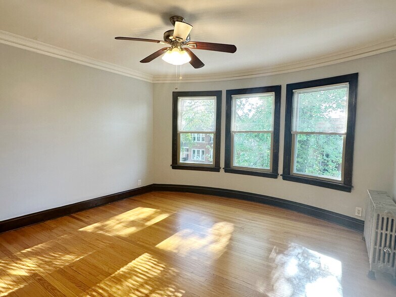 Building Photo - 4859 N Kenneth Ave