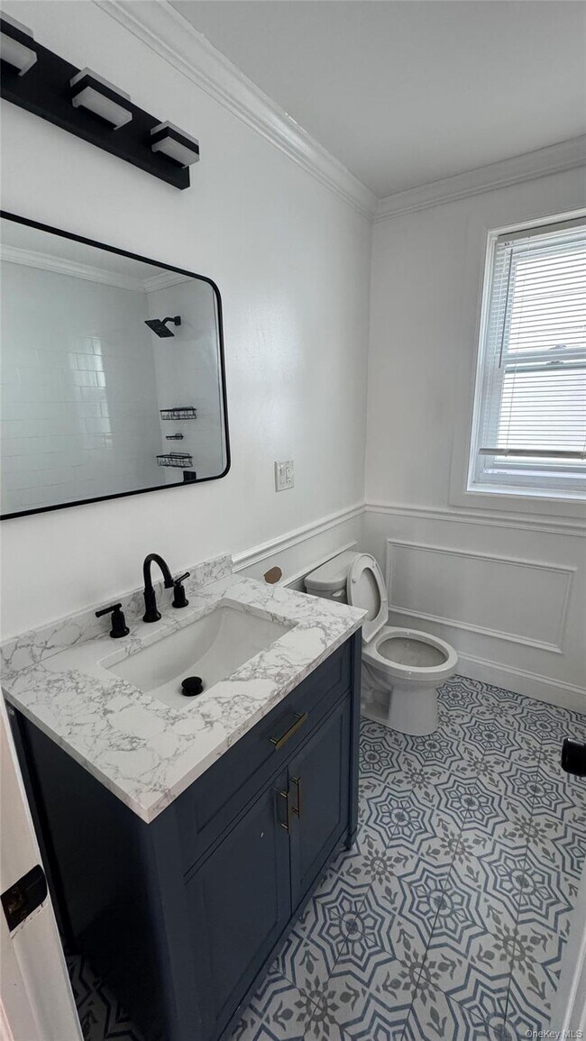 Building Photo - 153 Chester St