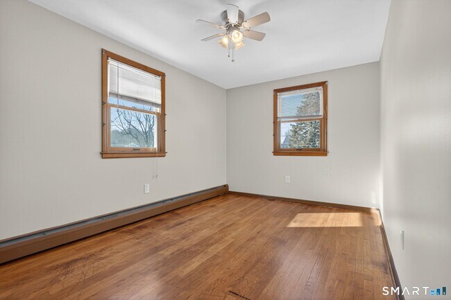 Building Photo - 985 Slater Rd