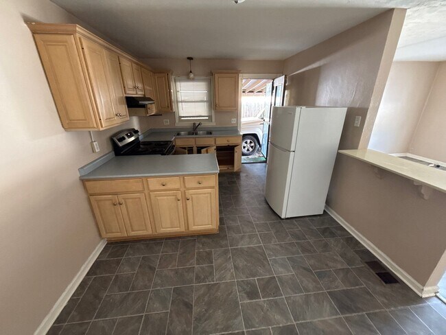 Building Photo - 3104 N Webster Ave