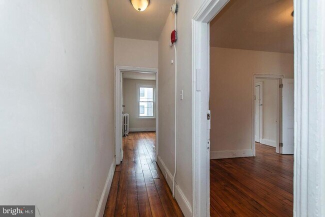 Building Photo - 1232 N 5th St