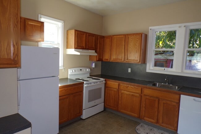 Building Photo - 4912 SE 99th Ave