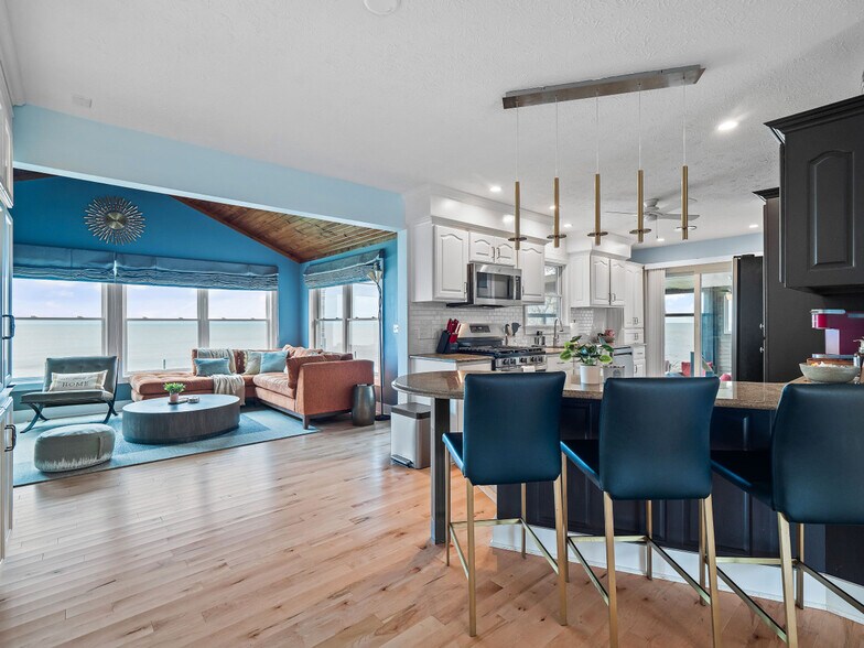 Building Photo - 32414 Lake Rd