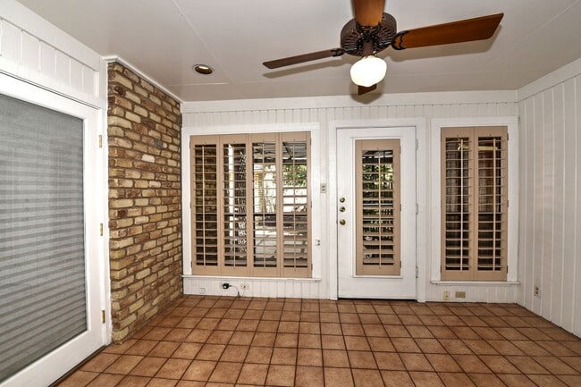 Building Photo - Lovely garden home in great location
