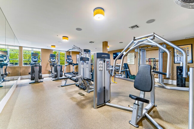 Building Photo - 155 S Ocean Ave