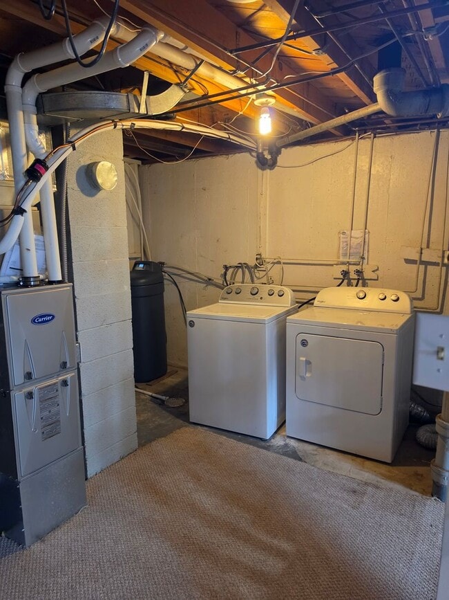Building Photo - Centrally Located Three-Bedroom, Two-Bathroom House for Rent!