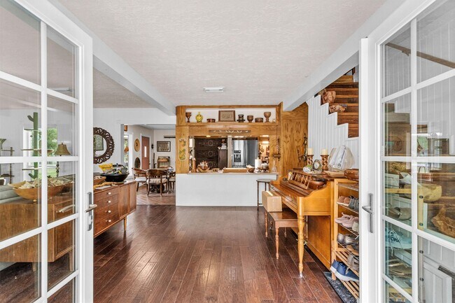 Building Photo - 628 Bullfrog Ln