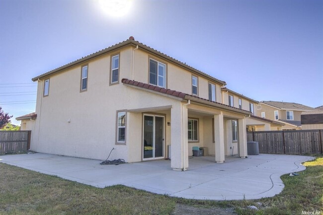 Building Photo - Gorgeous Elk Grove Home