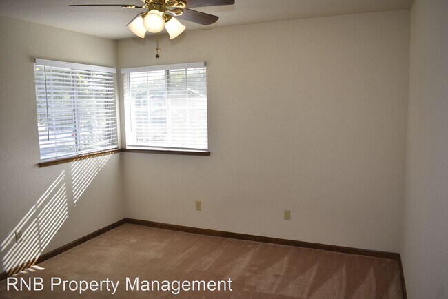 Building Photo - 3 br, 3 bath House - 5616 Bluffs Drive