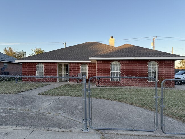 Primary Photo - 2601 Mason Dr