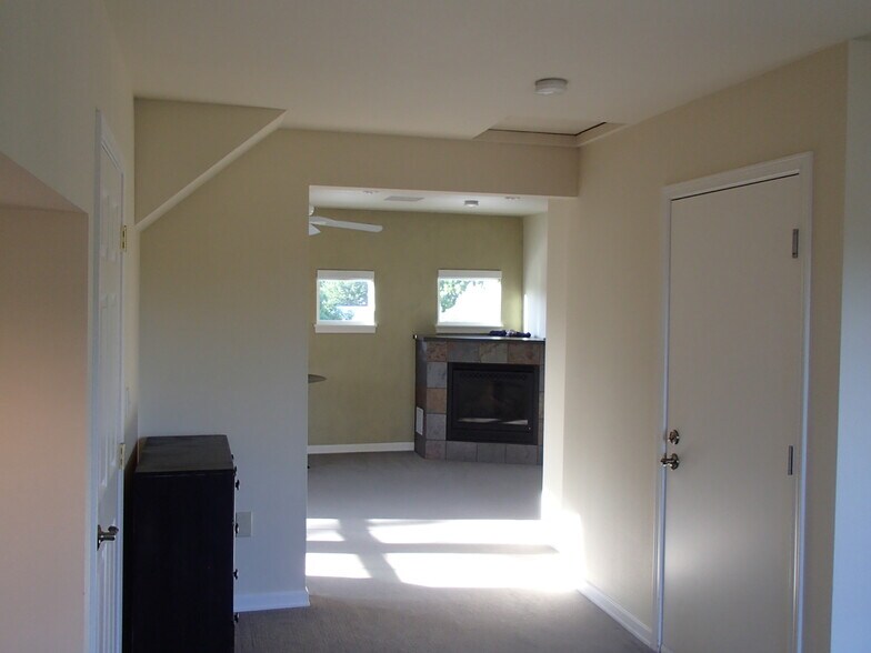 Building Photo - 2800 E Evergreen Blvd