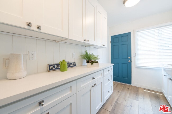 Building Photo - 314 N Venice Blvd