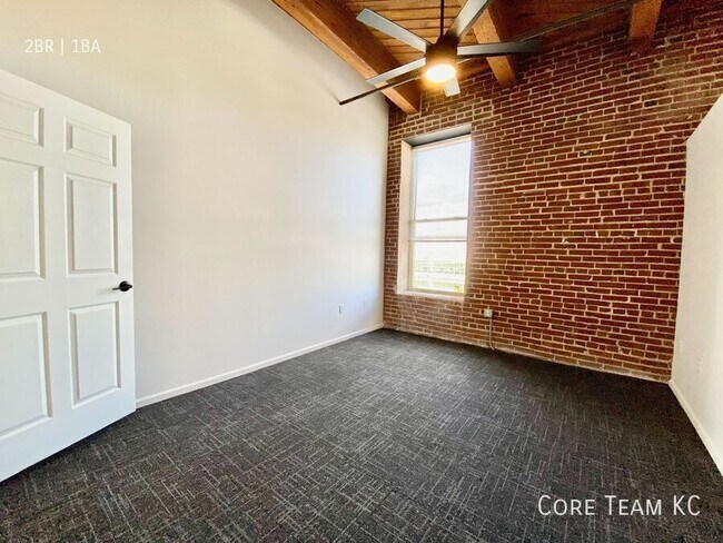 Building Photo - 202 W 5th St