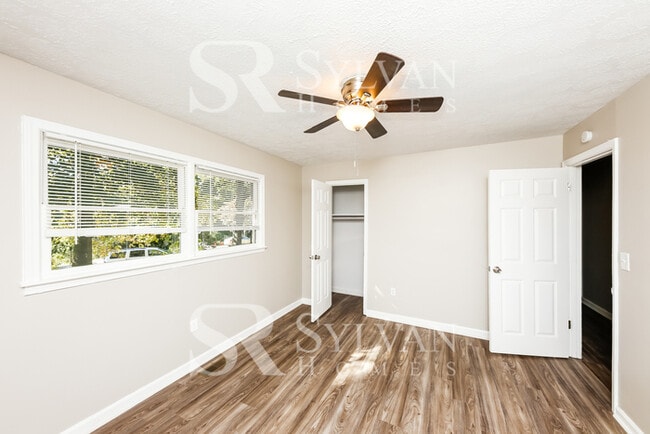 Building Photo - Do not miss out on the incredible opportunity !