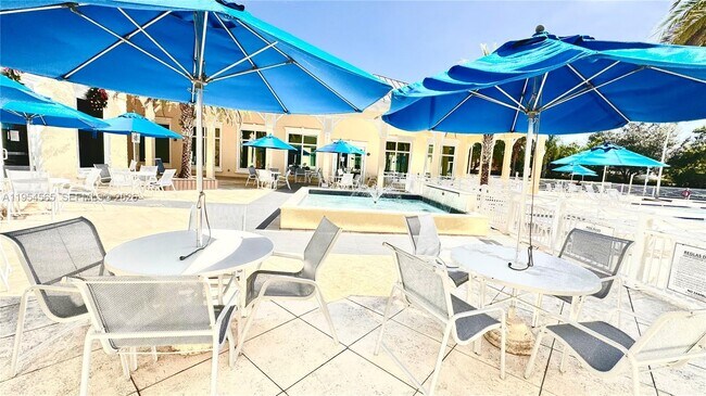 Building Photo - 139 NE 27th Terrace