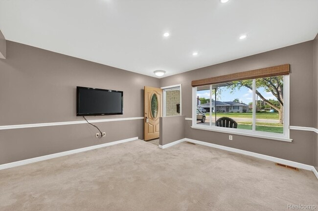 Building Photo - 11223 Hemlock Dr