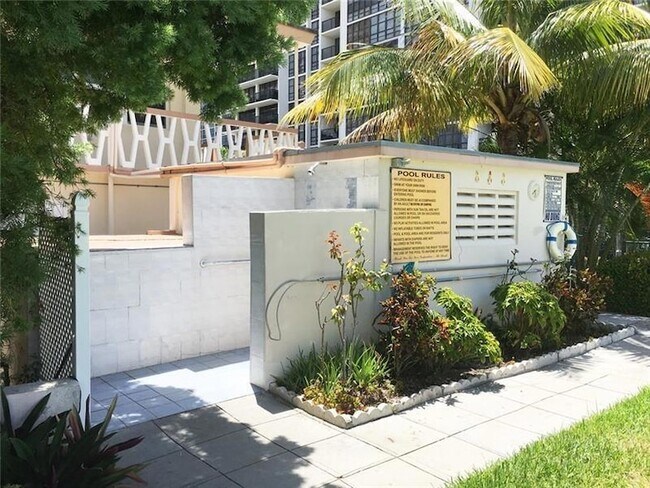 Building Photo - 2001 S Ocean Dr