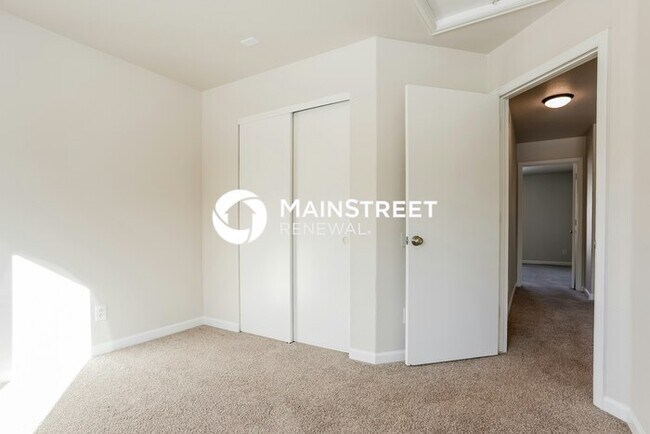 Building Photo - 3 Bedroom Pet-Friendly Home in DENVER, CO with Main Street Renewal