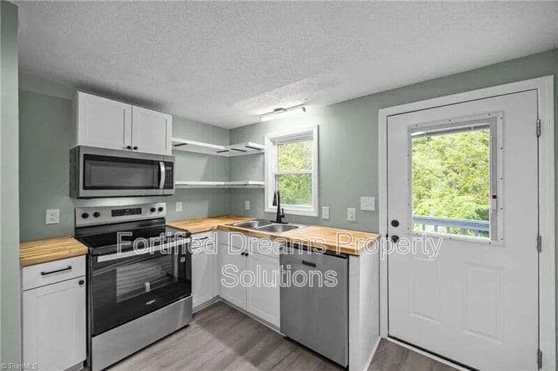 Building Photo - 608 Montgomery St