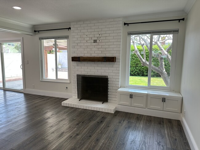 Building Photo - 2748 E Dorothy Pl