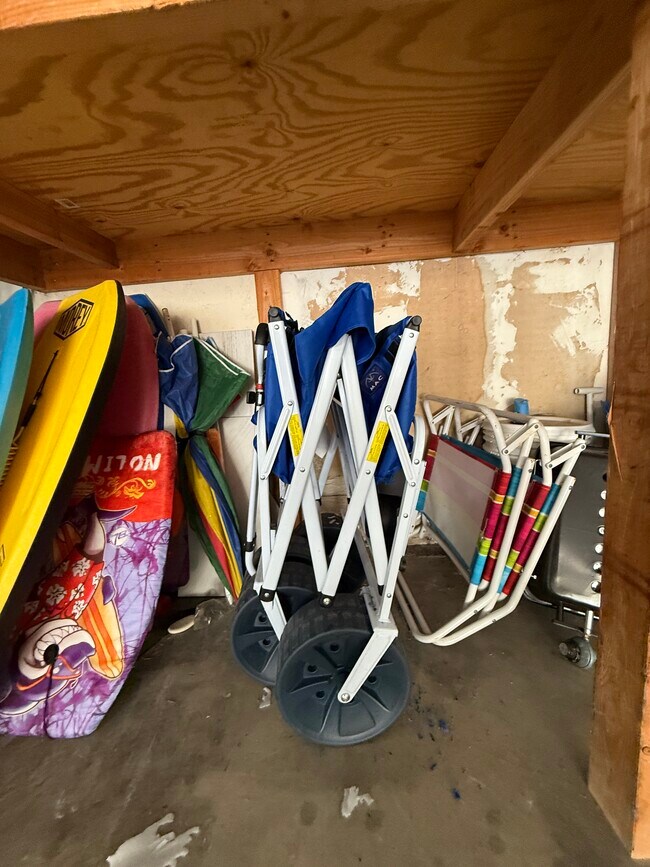 Building Photo - 837 Bard St