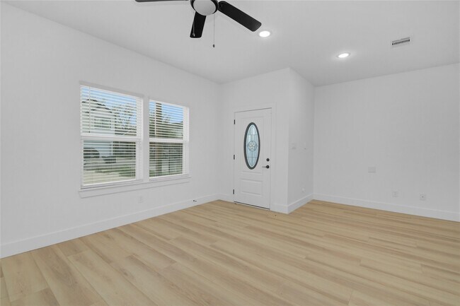 Building Photo - 8412 Sunnyhill St