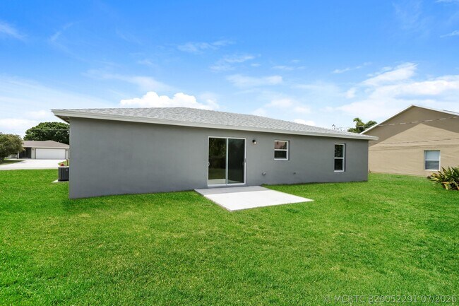 Building Photo - 1037 SW Sudder Ave