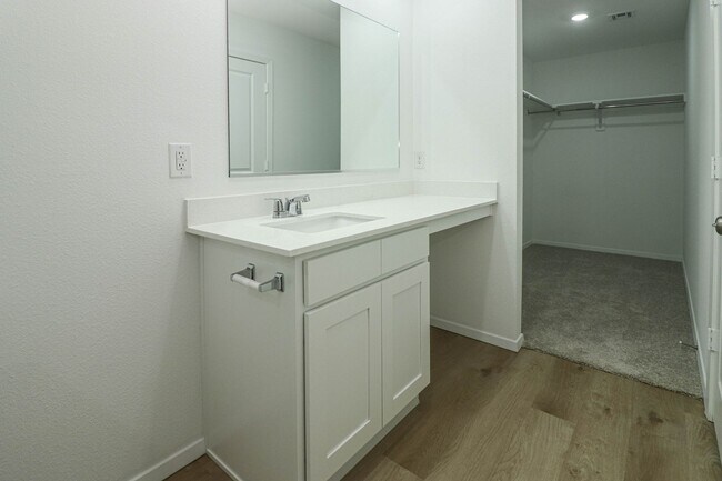 Building Photo - 3122 S 15th Pl