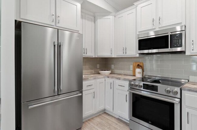 Building Photo - 2 Bedroom/ 2 Bath Mobile Home $1950/ Month...