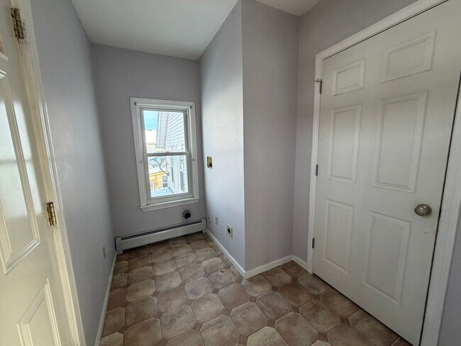 Building Photo - Charming, 2nd floor, 2-Bedroom Apartment, Adams, MA – pet friendly!