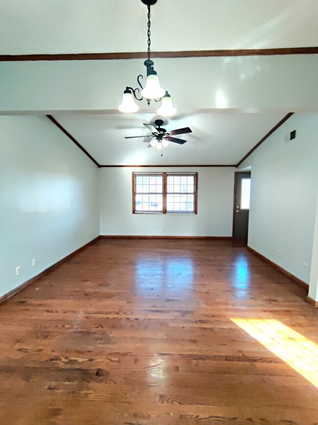 Building Photo - 220 E Pleasant St