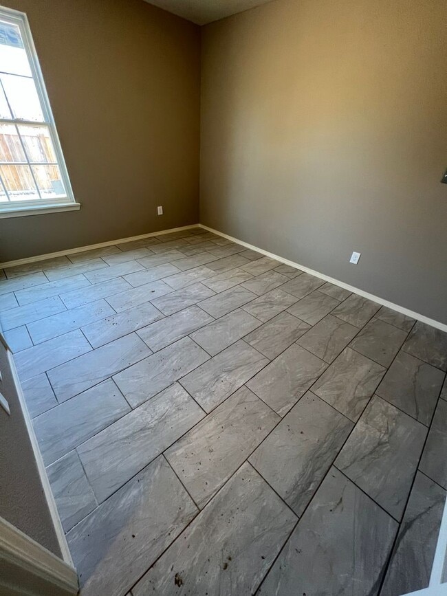 Building Photo - 2225 Alma Blvd