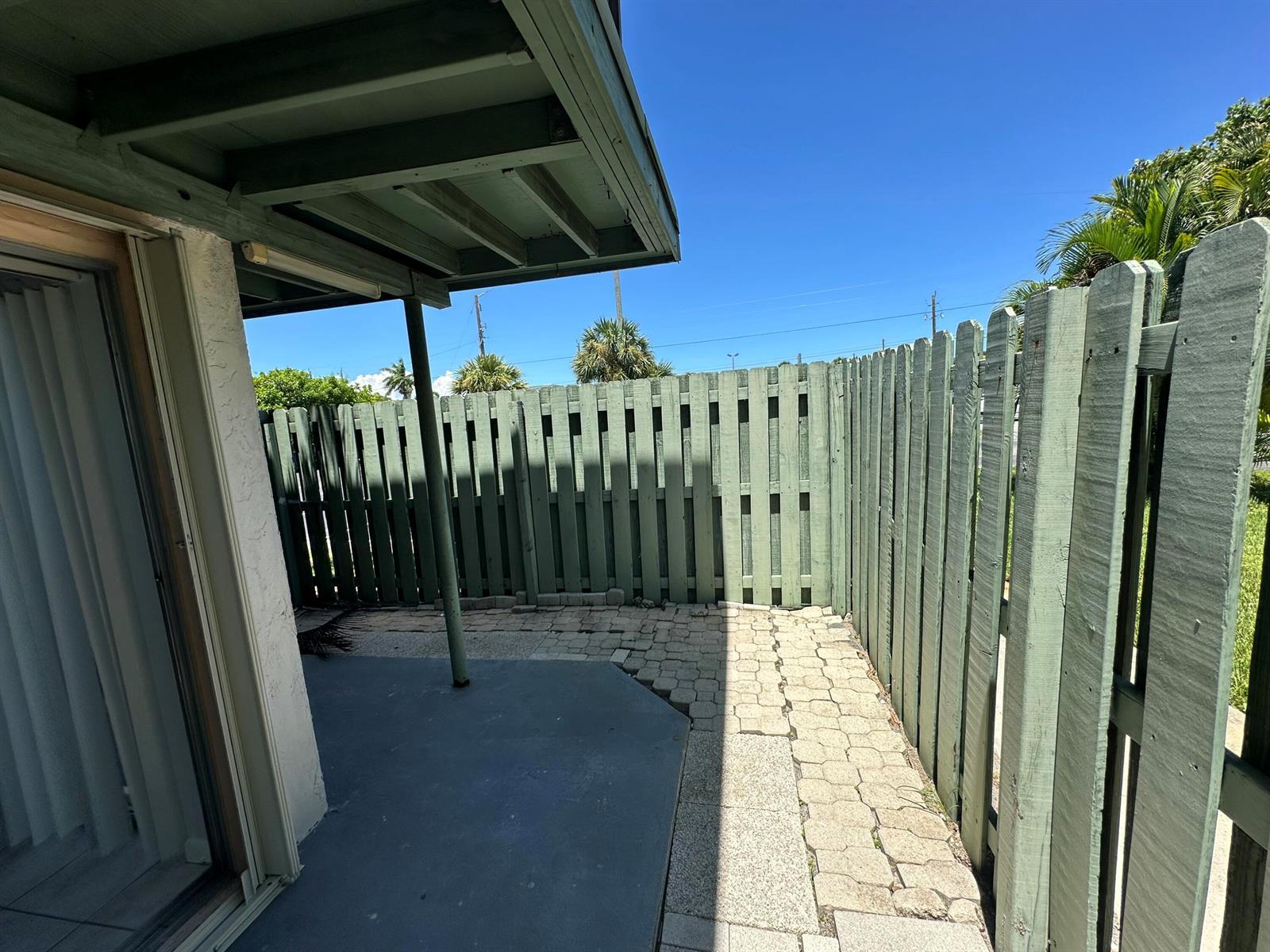 Building Photo - 1799 Fairview Villas Dr