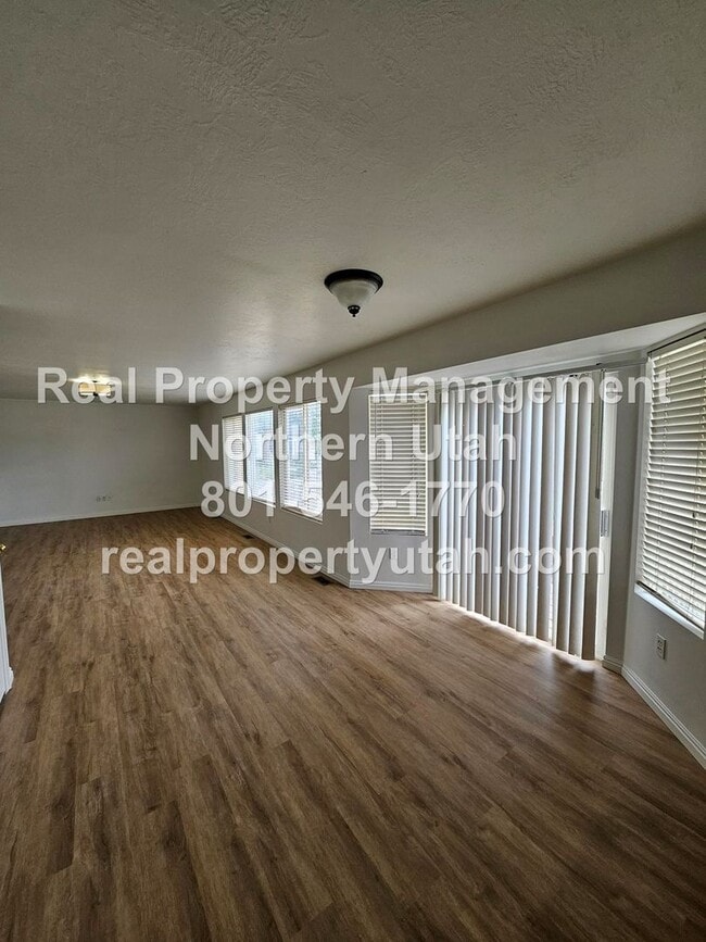 Building Photo - 3 Bedroom Home in Clearfield Available
