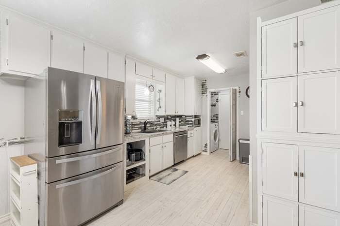 Building Photo - 8205 Raintree Dr