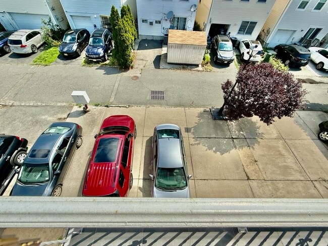 Building Photo - 264 Custer Ave