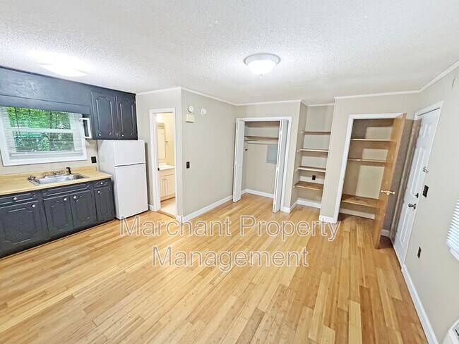 Building Photo - 118 Creekside Dr