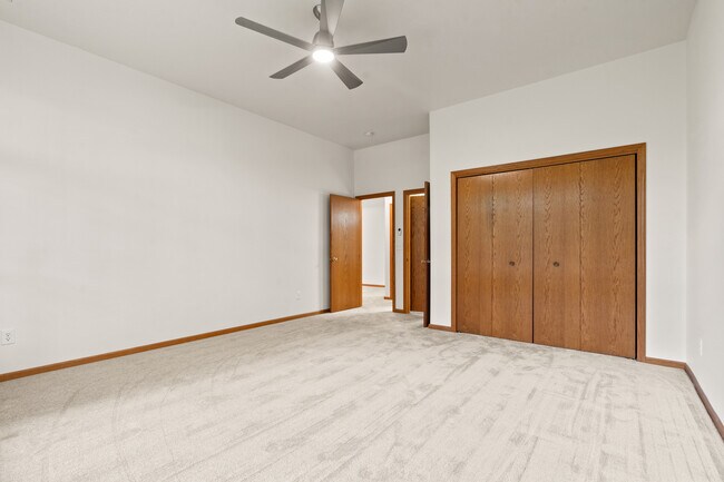 Building Photo - 13 Redtail Ct