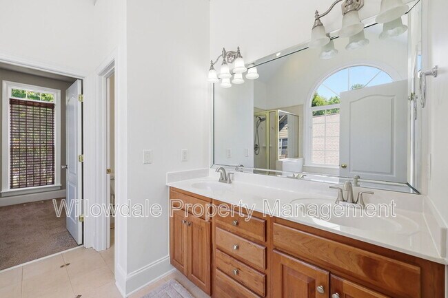 Building Photo - 223 Kinvara Ct