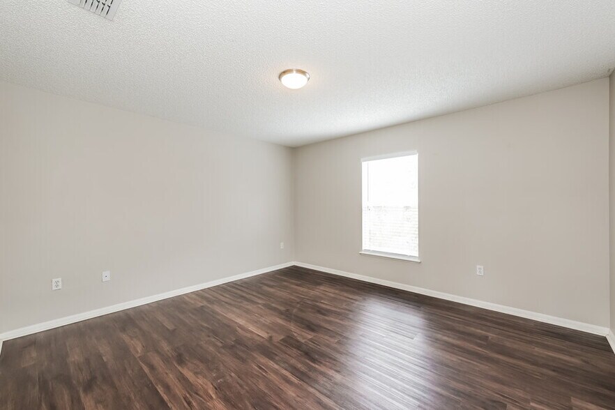 Building Photo - 30426 Birdhouse Dr