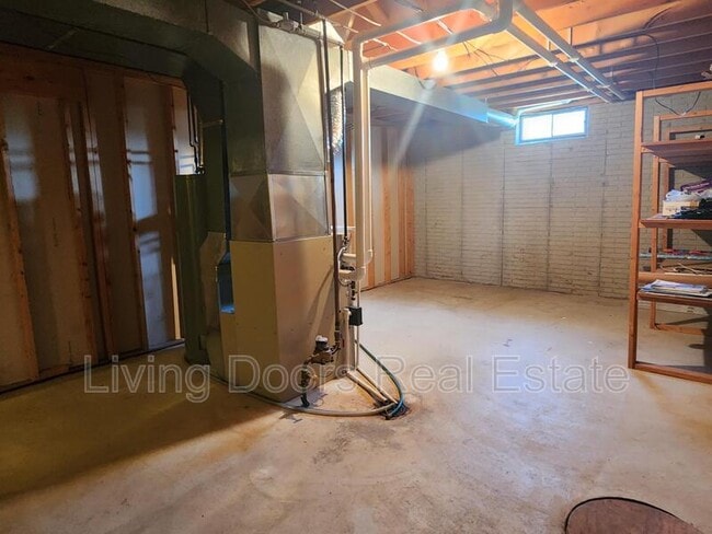 Building Photo - 1710 Eastridge Ave